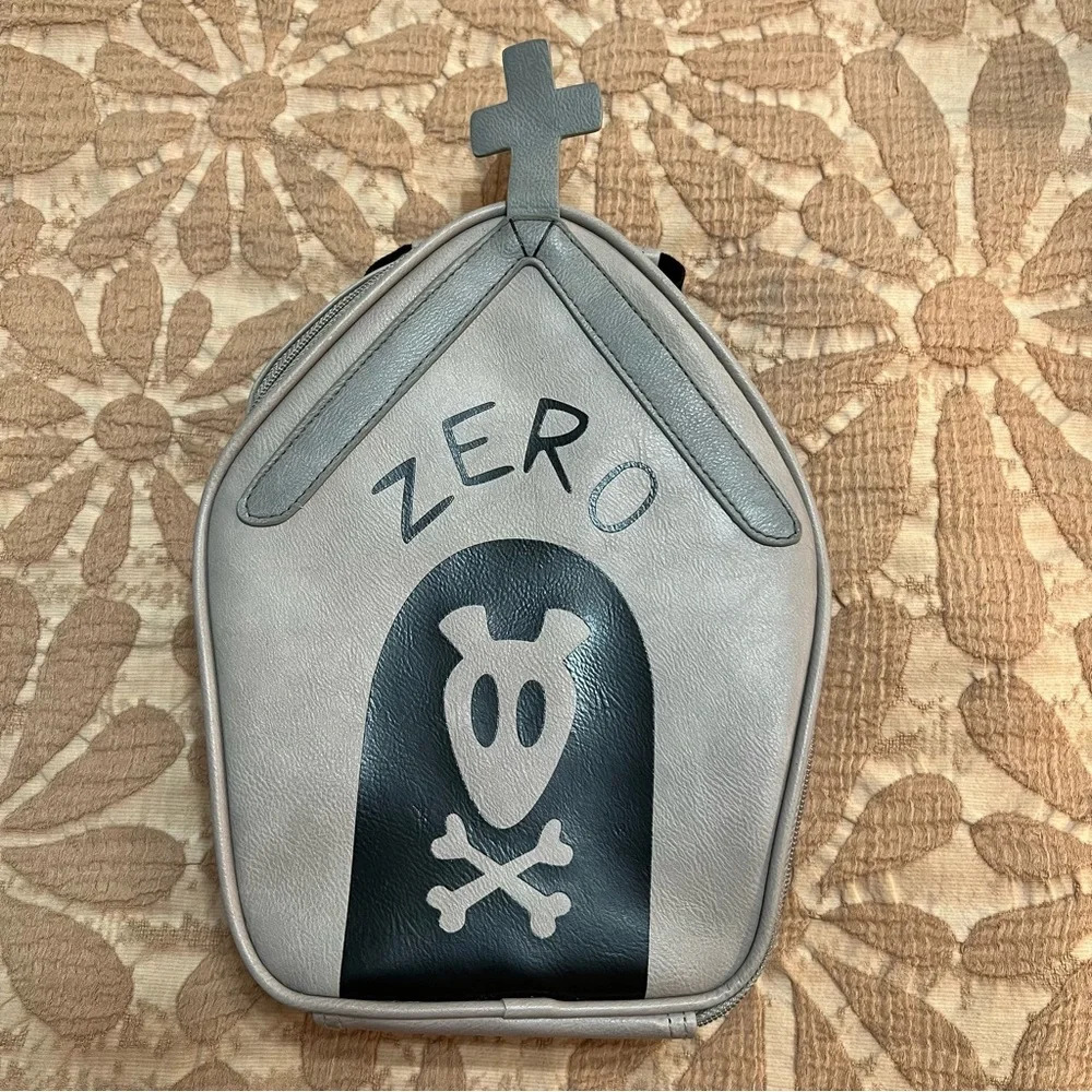 DISNEY Nightmare Before Christmas Zero
Dog House Lunch Bioworld Grey.